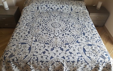 Precious linen blend bedspread with Intaglio embroidery and Bunches all by hand - COTTON / LINEN BLEND - AFTER 2000