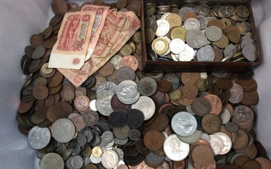 Quantity of world and GB coins and banknotes