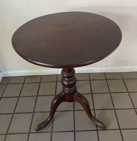 Queen Anne Style Flip Top Side Table. Measures 28