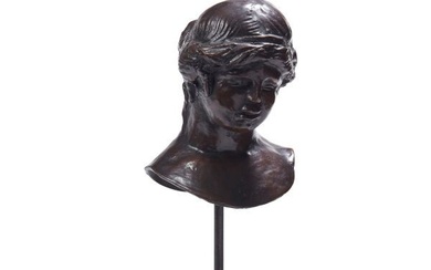 RENOIR Pierre-Auguste (1841-1919) Tête de femme bronze sur socle en bois, signé et justifié I/X...