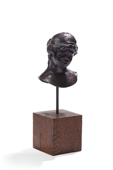 RENOIR Pierre-Auguste (1841-1919) Tête de femme bronze sur socle en bois, signé et justifié I/X...