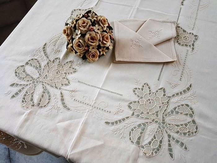 Rich Tablecloth x 12 (including 12 napkins) in pure 100% linen with Burano embroidery by - Linen - AFTER 2000