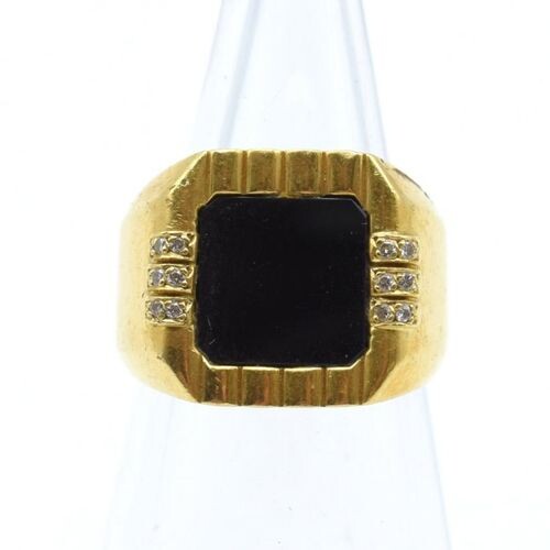 Ring in 18 ct yellow gold set with 12 brilliants...
