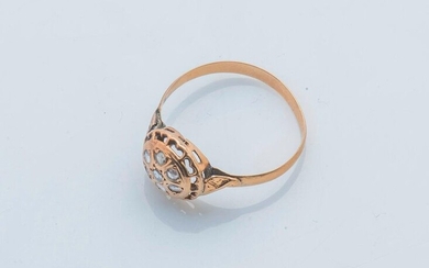 Ring in 18 karat yellow gold (750 thousandths) set with a rose of seven rose-cut diamonds.