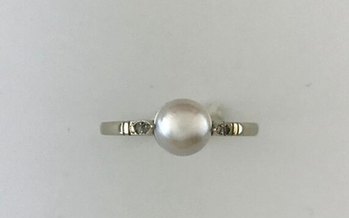 Ring in white gold 750°/°°° decorated with a button pearl, circa 1935, TD 57, Gross weight: 1,7g