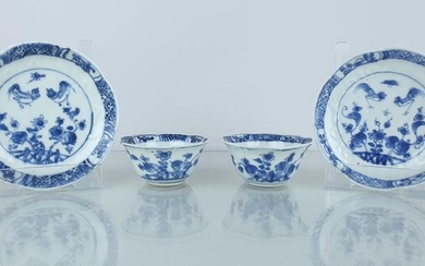 Saucers, Tea cups (4) - Blue and white - Porcelain - Flowers, Roosters - 2 sets Kangxi Scalloped cups and saucers, with 2 Roosters - China - Kangxi (1662-1722)