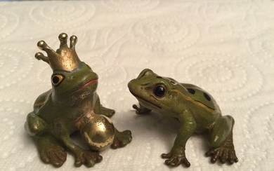 Sculpture, 2 Vienna bronzes - The queen of the frogs and her pretender (2) - Bronze (cold painted) - Early 20th century