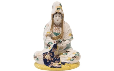 Seated female porcelain figure | Sitzende weibliche Porzellanfigur