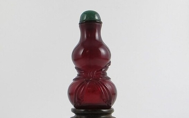 Snuff bottle - carved with a knotted drapery motif - Peking glass - double gourd shape - China - Mid 19th century