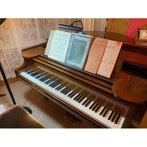 Steinway (c1910) A 5ft 10in 88-note Model O grand piano in a...