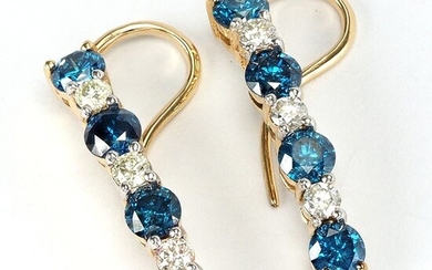 TreatedBlue Diamond -Natural Diamond Earring - 14 kt. Bicolour - Earring - Colour Treated 2.52 ct Diamond