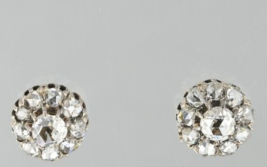 Two pairs of stud earrings