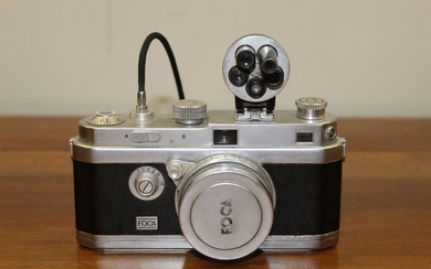 Un appareil photo FOCA, objectif Oplar 1:3.5.