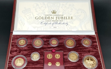 Un ensemble de pièces en or 22 carats du jubilé d'or de 2002, en édition...