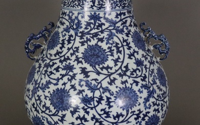 Vase lourd en porcelaine avec des poignées en forme de phénix - Chine, fin de...