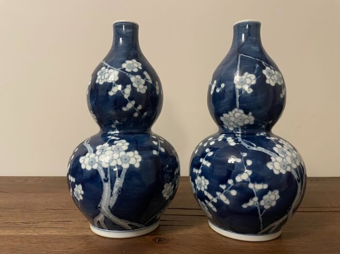 Vases (2) - Porcelain - China - Early 20th century