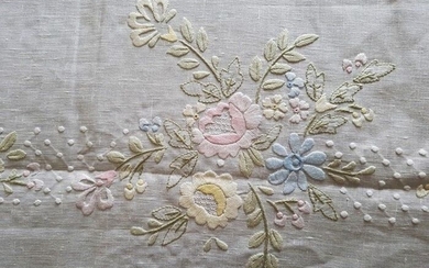 Very rich 100% pure linen bedspread with floral embroidery in full stitch by hand - Linen - 21st century