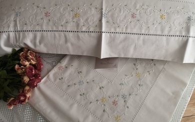 Very rich sheet in very pure percale cotton with full stitch embroidery by hand - Cotton - AFTER 2000
