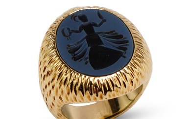 Vintage oval carved sardonyx intaglio with Arab male whirling - 14 kt. Yellow gold - Ring