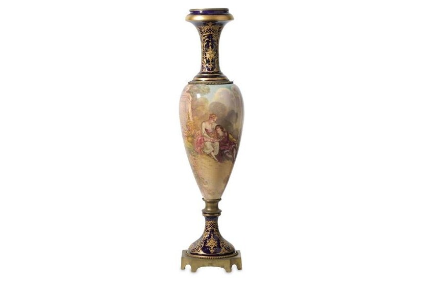 A LATE 19TH / EARLY 20TH CENTURY FRENCH SEVRES STYLE