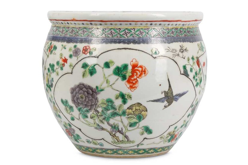 A CHINESE FAMILLE VERTE FISH BOWL. Qing Dynasty, 19th...