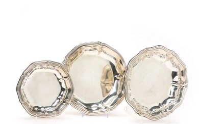 Three silver bowls. Cohr, a.o. Weight 886 gr. Diam. 19 and 26 cm. (3)
