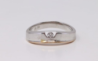 18Kt White Gold Diamond Ring.