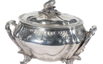 Important silver tureen. 18th century.