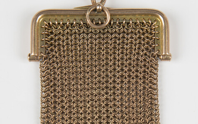 A 9ct gold chain mesh coin purse on a snap clasp, fitted with a 9ct gold suspension loop, import mar