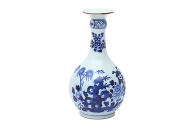 A CHINESE BLUE AND WHITE BOTTLE VASE 清十八世紀 青花花卉紋瓶