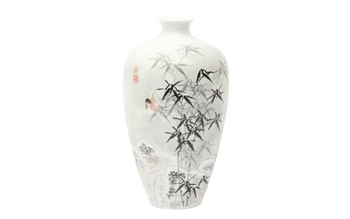 A CHINESE EGGSHELL PORCELAIN 'BAMBOO' VASE 二十世紀 粉彩繪竹禽圖蛋殼瓷瓶 《景德鎮製》款
