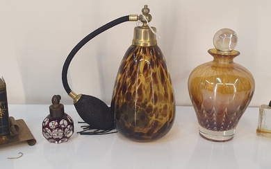 A COLLECTION OF VINTAGE SCENT BOTTLES