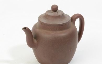 A Chinese yixing pottery teapot