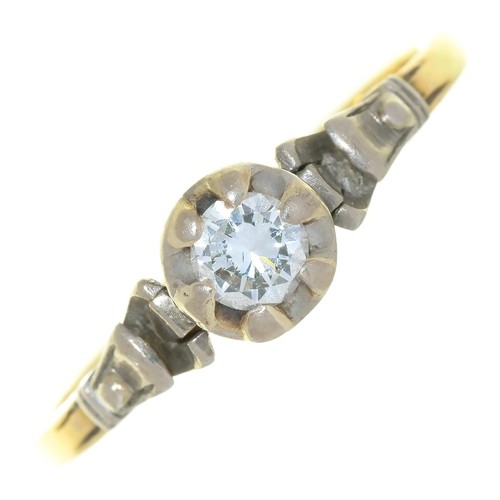 A DIAMOND SOLITAIRE RING IN GOLD, MARKED 18CT & PLAT, 2....