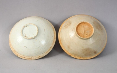 A GOOD PAIR OF EARLY CHINESE POTTERY BOWLS, 16cm