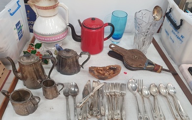 A GROUP OF SUNDRY ITEMS