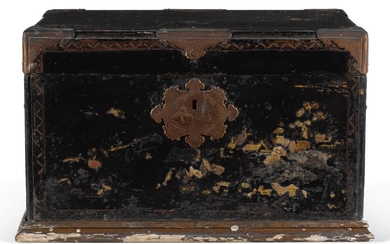 A JAPANESE EXPORT BRASS-MOUNTED LACQUER CHEST, EARLY 18TH CENTURY