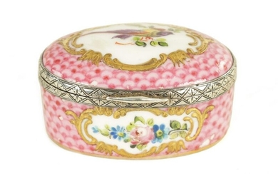 A LATE 18TH/EARLY 19TH CENTURY CONTINENTAL PORCELAIN
