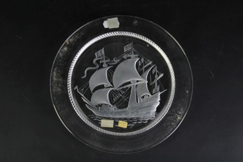 A Lalique Small Dish with A Ship Motif (Dia 21cm)
