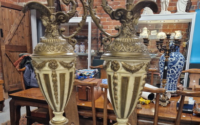 A PAIR OF GILT METAL AND SIMULATED WHITE MARBLE EWER FORM TABLE LAMPS. H 67cms.