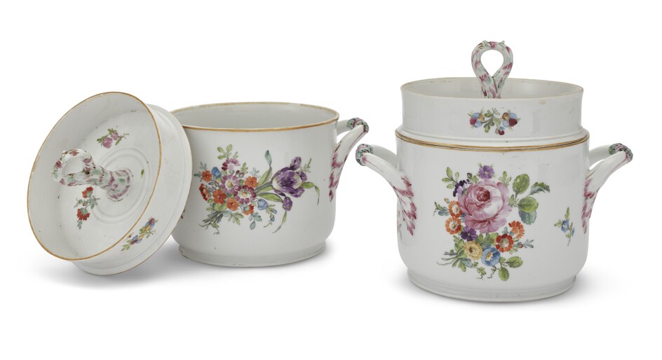 A PAIR OF RUSSIAN PORCELAIN ICE PAILS WITH LIDS FROM THE EVERYDAY SERVICE