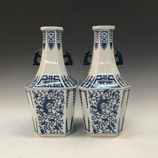 A Pair of Chinese Blue-White Vase, Qianlong Mark