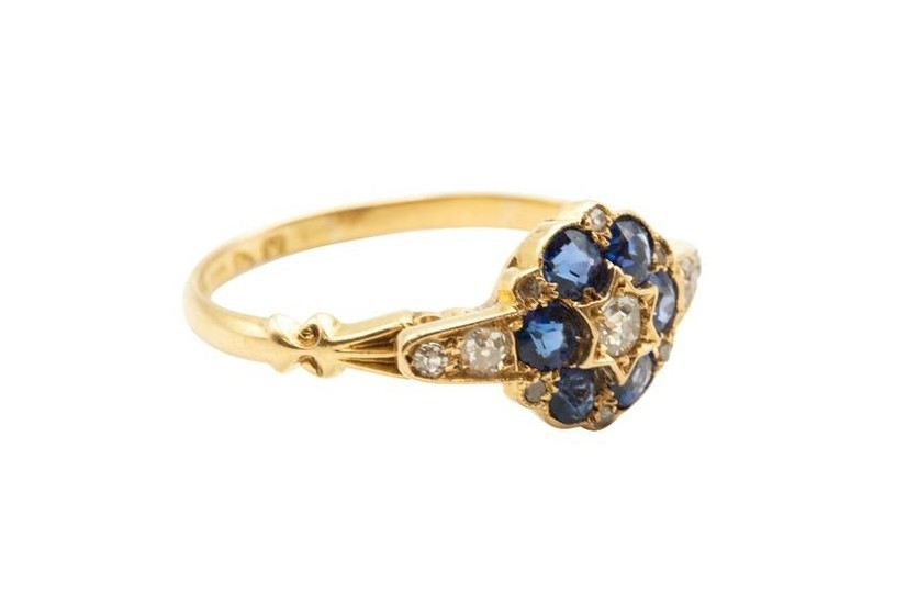 A SAPPHIRE AND DIAMOND CLUSTER RING, CIRCA 1923