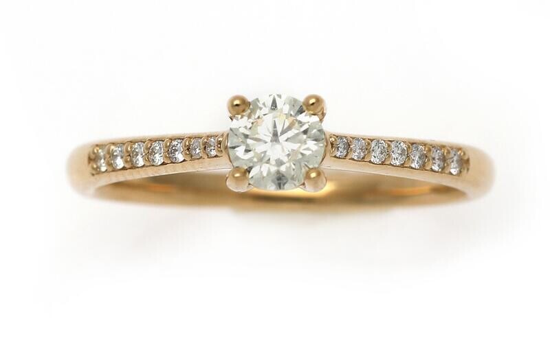NOT SOLD. A diamond ring set with a brilliant-cut diamond flanked by numerous brilliant-cut diamonds, mounted in 14k gold. Size 54. – Bruun Rasmussen Auctioneers of Fine Art