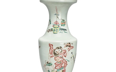 A famille-rose 'Zhongkui' vase, Qing dynasty, Yongzheng period | 清雍正 粉彩鍾馗捉鬼圖瓶