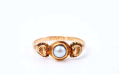 A ring, Art Nouveau, 18k gold, with cultured pearl, Carl Hoff, Stockholm, early 20th century.