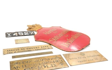 SOLD. A selection of Danish brass and metal signs and ruler. Furthermore police number plate. Number plate. 12 x 34 cm. (7) – Bruun Rasmussen Auctioneers of Fine Art