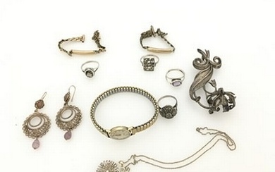 A selection of jewellery and watches, to include a 9ct gold ...