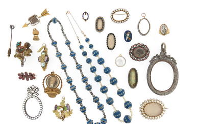 A small quantity of jewellery items