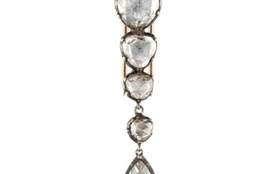 AN ANTIQUE DIAMOND CLIP BROOCH in yellow gold and silver, set with a row of four rose cut diamond...